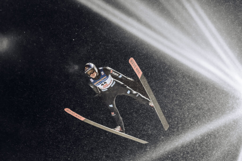 DSV-Skispringer Andreas Wellinger sprang beim Weltcup-Autftakt in Ruka/Finnland aufs Podest