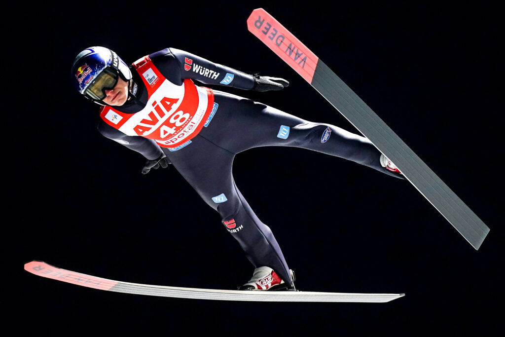 DSV-Skipringer Andreas Wellinger fliegt beim Skiweltcup in Lillehammer, Norwegen Richtung Auslauf-Hang