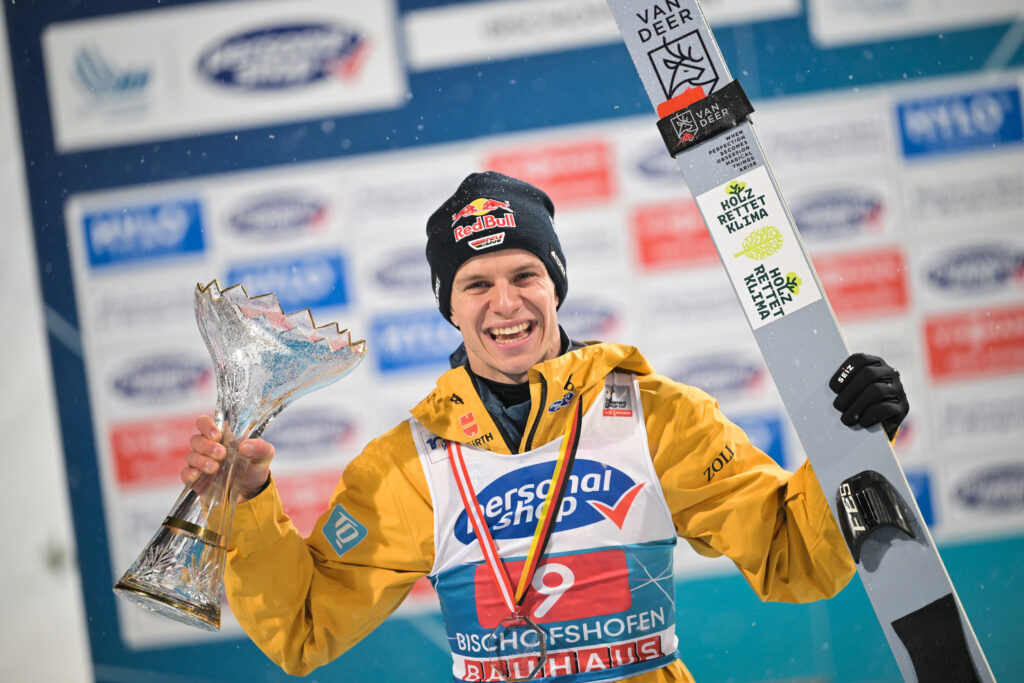 Knapp geschlagen: DSV-Skispringer Andreas Wellinger strahlt nach dem Springen in Bischofshofen. Der 28-Jährige belegte Platz zwei in der Gesamtwertung.