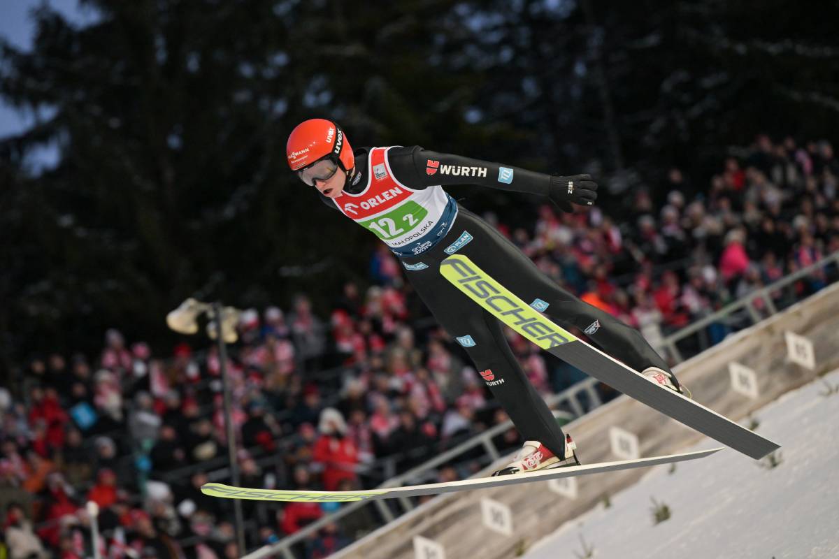 DSV-Skispringer Karl Geiger such in dieser Saison nach seiner Form. Mit der Mannschaft erreichte Geiger beim Weltcup in Zakopane Platz 3.