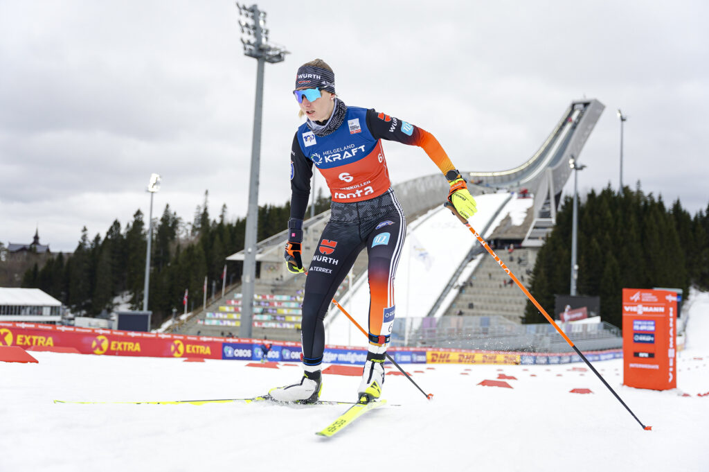 Svenja Wörth beim Langlauf-Wettbewerb der Kombiniererinnen am Holmenkollen