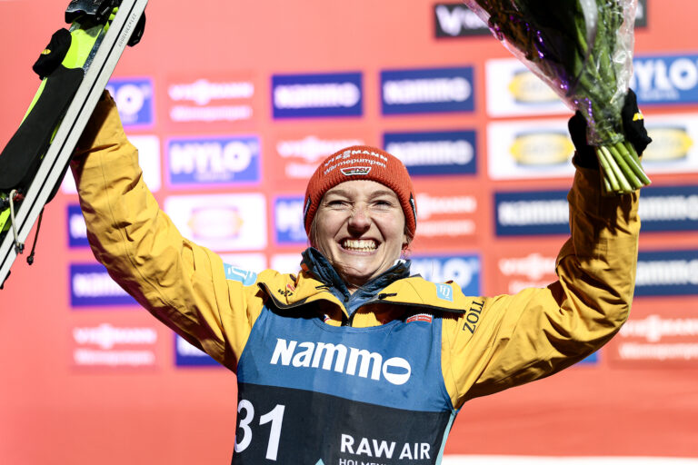 Katharina Schmid aus Oberstdorf belegte am Samstag in Oslo nach einem Sprung auf 121,5 Meter Rang zwei.